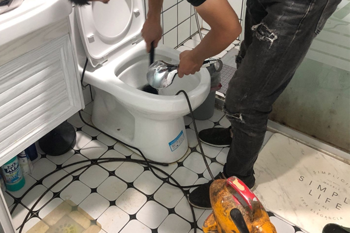 洛扎疏通下水道